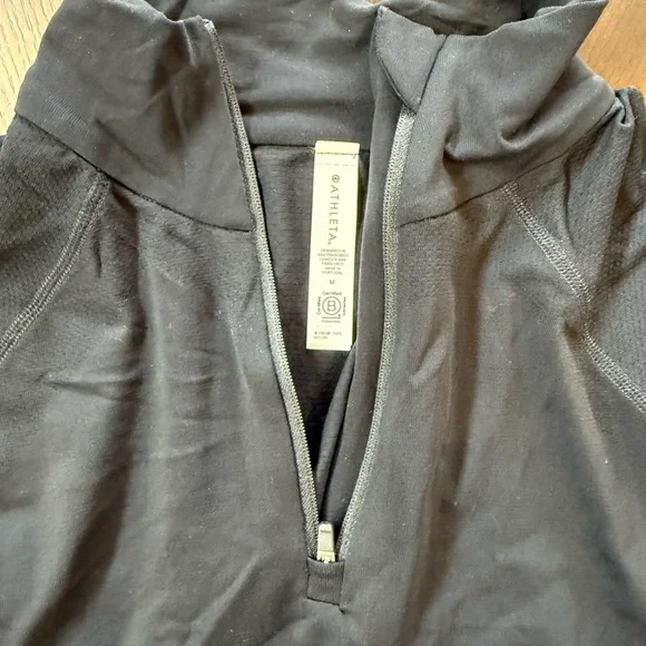 NWT Athleta MOMENTUM 1/2 ZIP SOLID Black size medium - Picture 4 of 4